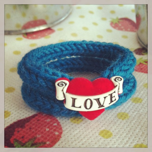 knitted-love-bracelet